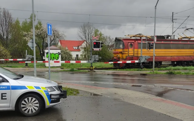 Policisté vyrazili zkontrolovat nádraží, vlaky i železniční přejezdy. Padala jedna pokuta za druhou