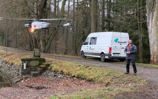 Zachraňují lidské životy a chrání majetek, drony v Plzni slaví deset let