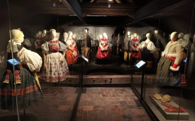 FOTO: Národopisné muzeum se pyšní novými prostory i zbrusu novou a moderní expozicí