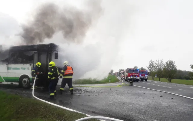 Hořící autobus