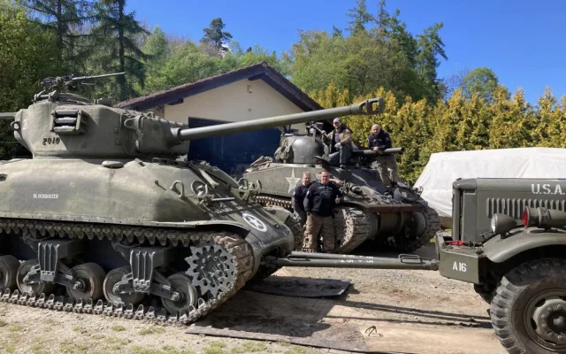 Jako jediný v Česku vlastní pojízdný americký tank Sherman, teď renovuje další pro muzeum generála Pattona