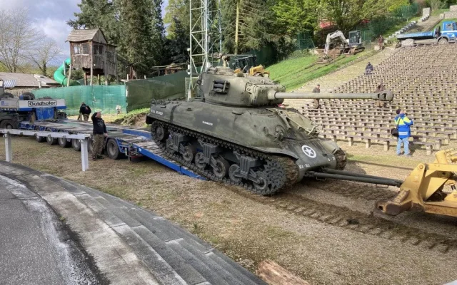 Jako jediný v Česku vlastní pojízdný americký tank Sherman, teď renovuje další pro muzeum generála Pattona