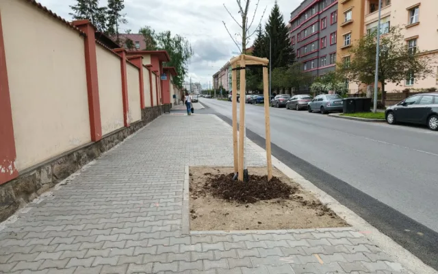 V těchto místech mohla zniknout podle místních další parkovací stání.