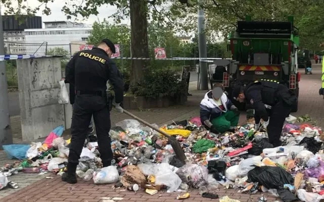 Police důkladně prohledává i širší okolí, zdroj: Policie ČR