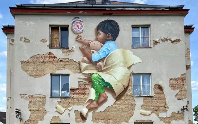 Objekt zdobí malba streetartvého umělce vystupujícího pod přezdívkou ChemiS, foto: ChemiS