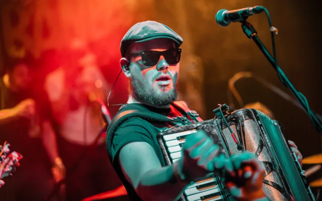 Ostrý ska-punk skupiny Rambanbám je divoký a hravý živel, který nikoho nenechá v klidu