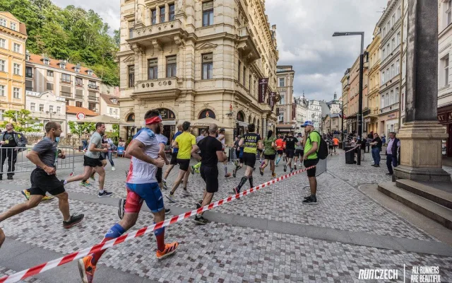 Karlovy Vary se v sobotu rozběhnou. RunCzech láká na půlmaraton i novou desítku