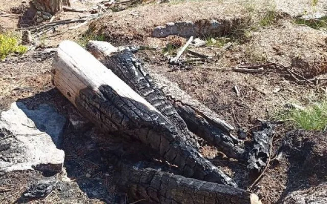 Nalezené ohniště nad jezerem Laka