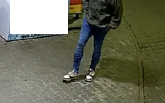 Policie by si ráda v souvislosti s případem popovídala s mužem ze záběru bezpečnostních kamer