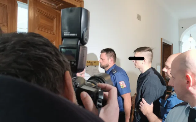 Vrchní soud potvrdil ukrajinskému mladíkovi 19 let vězení za pokus o vraždu školačky