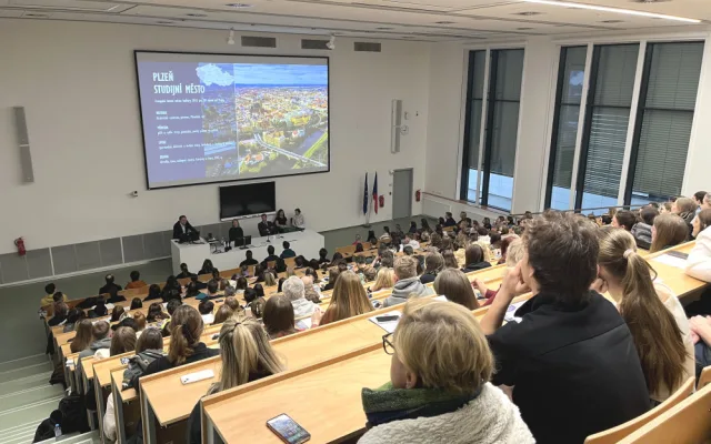 K přijímačkám ke studiu na plzeňské lékařské fakultě se letos přihlásil rekordní počet 3600 uchazečů