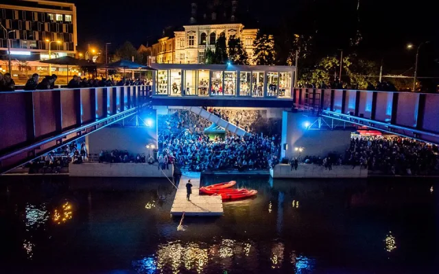 Akce bere návštěvníky na různá zajímavá místa v Plzni, foto: PechaKucha Night