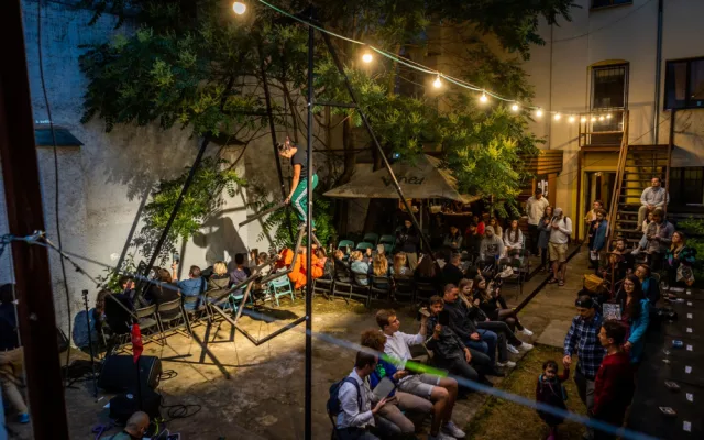 Akce bere návštěvníky na různá zajímavá místa v Plzni, foto: PechaKucha Night