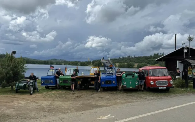 Multikára nebo ještěrka, ikonická pracovní vozidla z bývalé NDR zná úplně každý. Teď přijedou na velký sraz