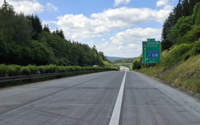 Na dálnici D5 končí oprava povrchu osm kilometrů dlouhého úseku u Rozvadova ve směru do Německa