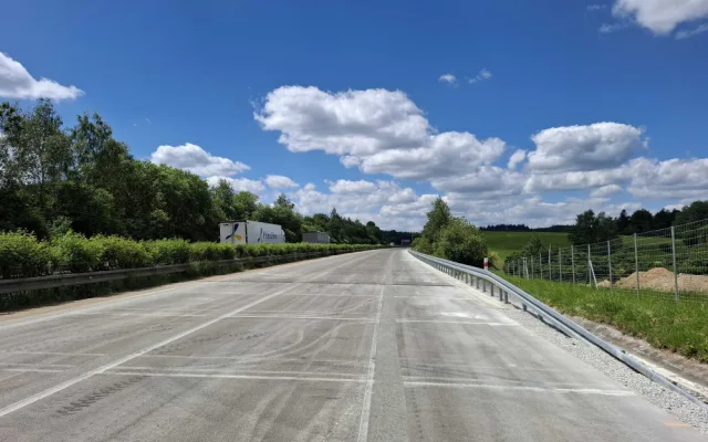 Na dálnici D5 končí oprava povrchu osm kilometrů dlouhého úseku u Rozvadova ve směru do Německa