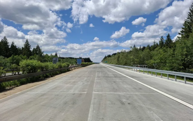 Na dálnici D5 končí oprava povrchu osm kilometrů dlouhého úseku u Rozvadova ve směru do Německa