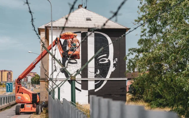Festival WALLZ znovu rozzáří ulice západočeské metropole, umělci ozdobí viadukty i bytový dům
