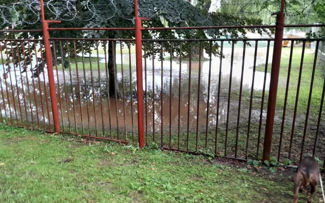 Kvůli následkům prudkých dešťů odkládá město dlouho plánované oslavy