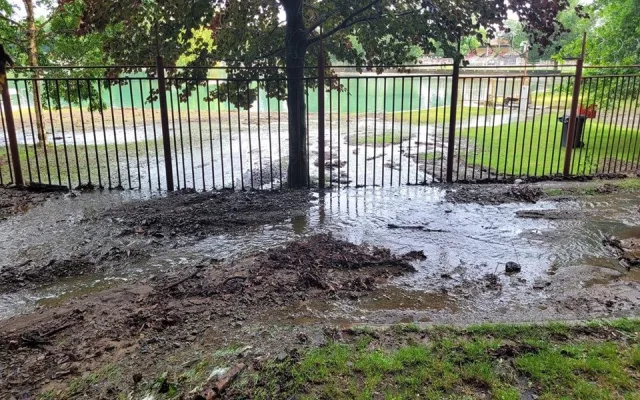 Kvůli následkům prudkých dešťů odkládá město dlouho plánované oslavy