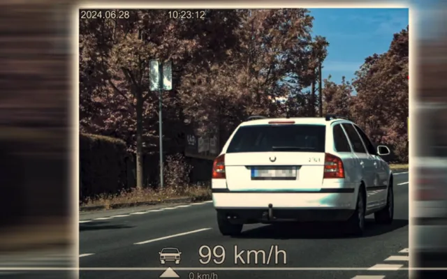 Auto prosvištělo před policejním radarem na padesátce rychlostí 99 km/h. Co se stalo dál, nikdo nečekal