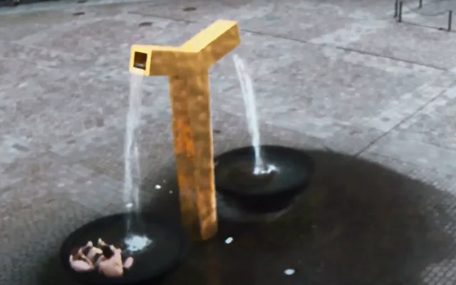 VIDEO: Tojice turistů dováděla v kašnách na náměstí, udělali si z ní hydromasážní vanu a pili v ní pivo