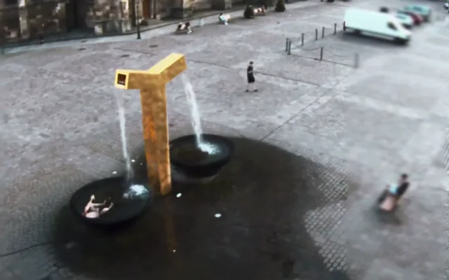 VIDEO: Tojice turistů dováděla v kašnách na náměstí, udělali si z ní hydromasážní vanu a pili v ní pivo