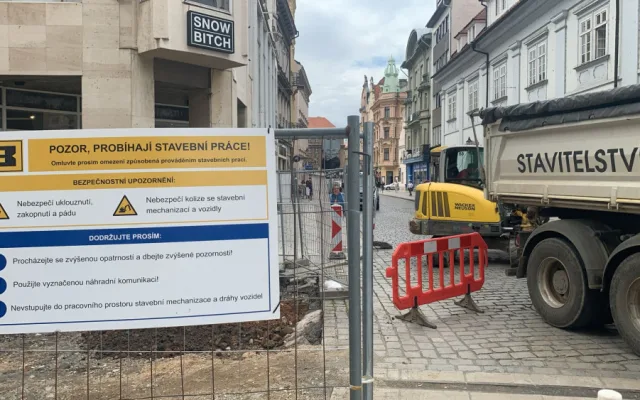 Rekonstrukce Zbrojnické v centru vstoupila do další fáze, vjezd na náměstí je možný Prešovskou a Dominikánskou