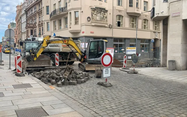 Rekonstrukce Zbrojnické v centru vstoupila do další fáze, vjezd na náměstí je možný Prešovskou a Dominikánskou