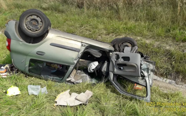 Hromadnou nehodu čtyři vozů způsobil senior, který vjel do protisměru. Jako dělová koule smetl ostatní automobily