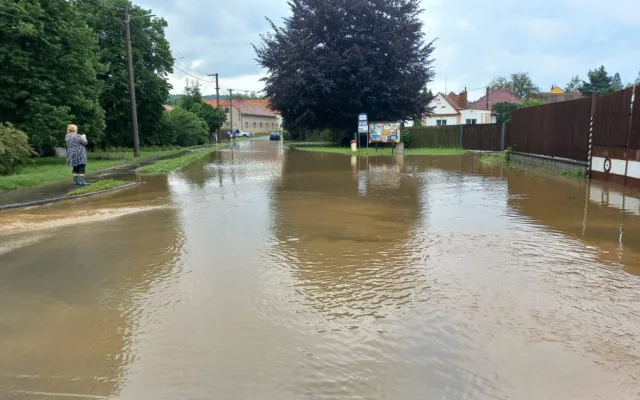 Letošní bleskové povodně napáchaly obrovské škody, jednu obec vyplavila voda už třikrát