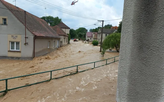 Letošní bleskové povodně napáchaly obrovské škody, jednu obec vyplavila voda už třikrát