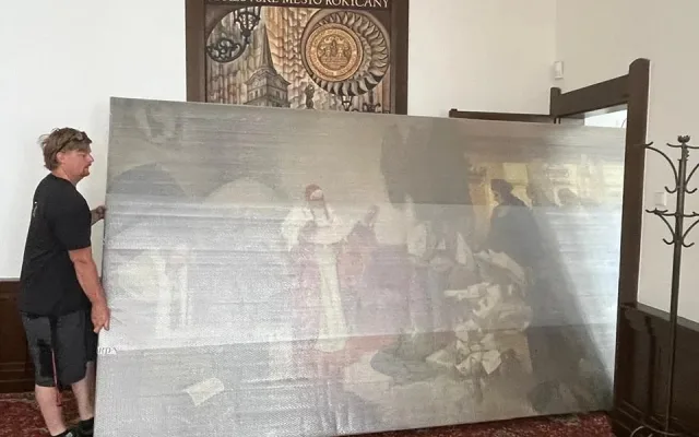 Obří obraz Alfonse Muchy teprve podruhé v jeho dvaadevadesátileté historii opustil Rokycany
