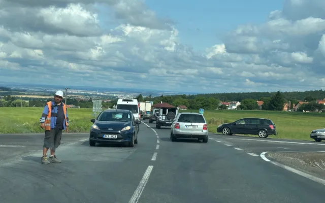 Úpravou prošly dvě nebezpečné křižovatky na velmi frekventované silnici I/20 mezi Plzní a Budějovicemi