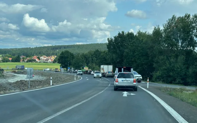 Úpravou prošly dvě nebezpečné křižovatky na velmi frekventované silnici I/20 mezi Plzní a Budějovicemi