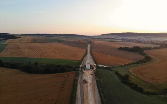 Už příští rok budou moci řidiči využít nové napojení na dálnici D5, přípravy stavby trvaly dlouhých 15 let