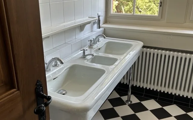 Ikonický zámeček v Brdech už brzy nabídne veřejnosti ubytování v pokoji, kde spal i Masaryk