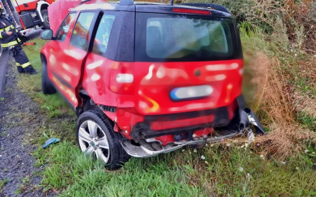 Nehoda tří vozidel si vyžádala šest zraněných včetně dětí