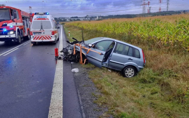 Nehoda tří vozidel si vyžádala šest zraněných včetně dětí
