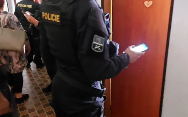 Cizinecká policie si posvítila na ubytovny i noční kluby, zkontrolovali stovky lidí a odhalili řadu přestupků