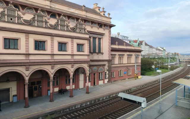 Památkově chráněná nádražní budova z roku 1921 projde rekonstrukcí za 85 milionů korun. Práce začnou ještě letos