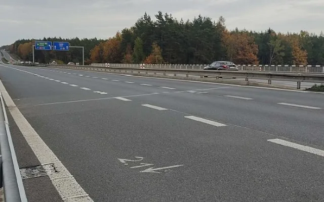 Dva mosty nad dálnicí D5 se budou opravovat až do konce října na silnici I/26 poblíž Sulkova u Plzně