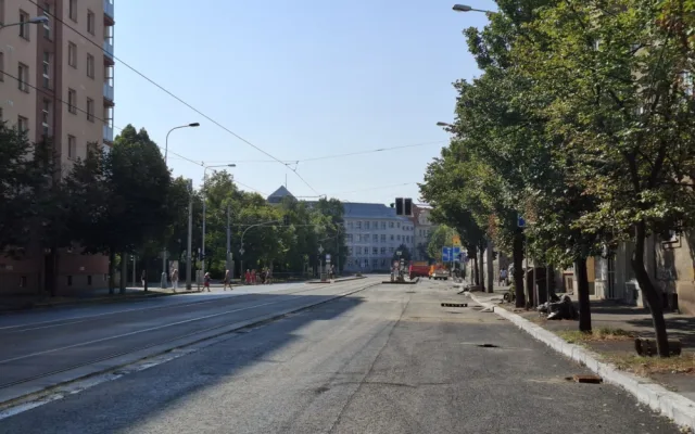 Velká úleva pro řidiče, končí opravy některých silnic. Už v neděli se otevře páteřní Klatovská třída