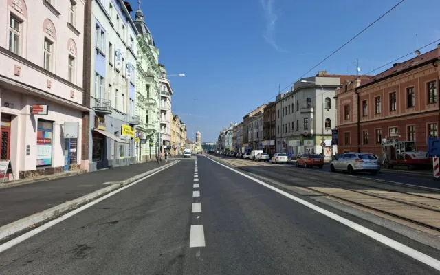 Velká úleva pro řidiče, končí opravy některých silnic. Už v neděli se otevře páteřní Klatovská třída