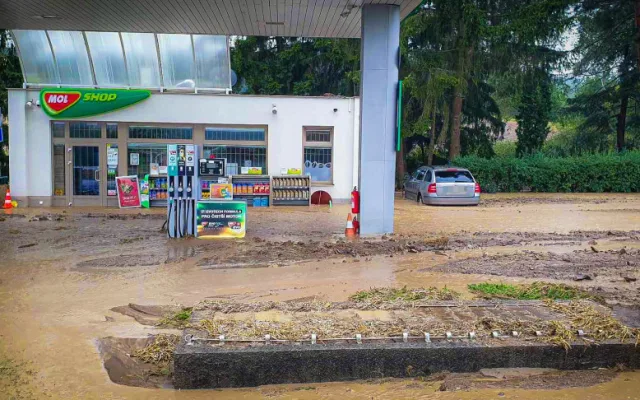 Zbiroh sečetl škody po bleskové povodni, kdy tam spadlo rekordní množství srážek