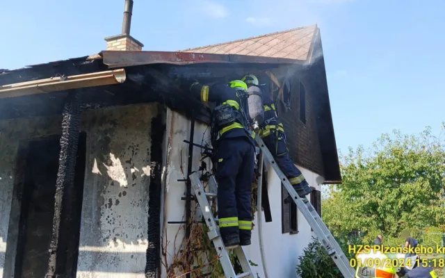 Hasiči likvidovali požár v chatové oblasti. Plameny způsobily škodu za 1,2 milionu korun