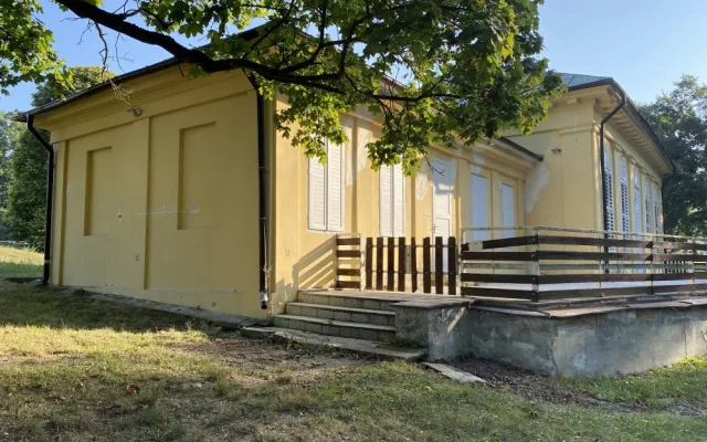 Město hodlá opravit ikonický lochotínský pavilonek, který je v havarijním stavu. Už teď se hledá jeho další využití