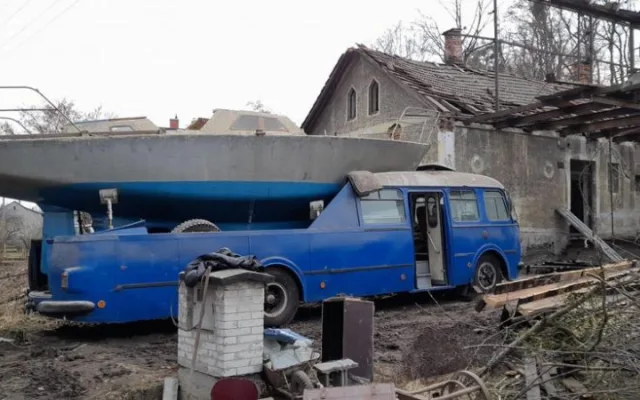 Ještě nedávno byl autobus v naprosto zbědovaném stavu, zdroj: Pavel Žídek / FB:VETERAN-RENOVACE-PROJEKTY