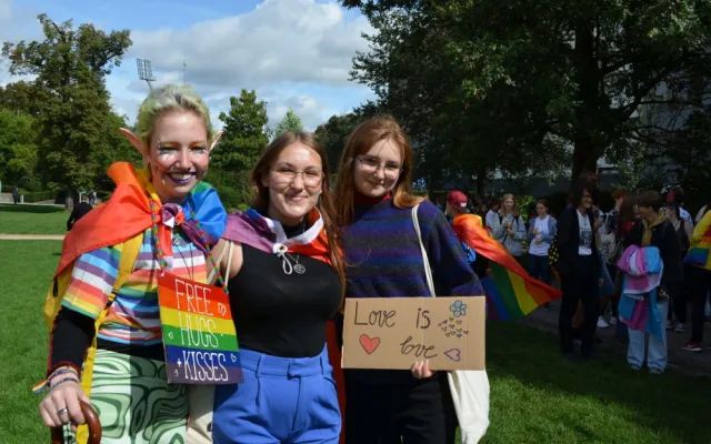 Centrem Plzně opět projde duhový průvod. Startuje několikadenní festival Pilsen Pride