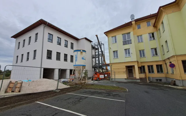 Horažďovická nemocnice má nový pavilon, navazuje na historickou hlavní budovu